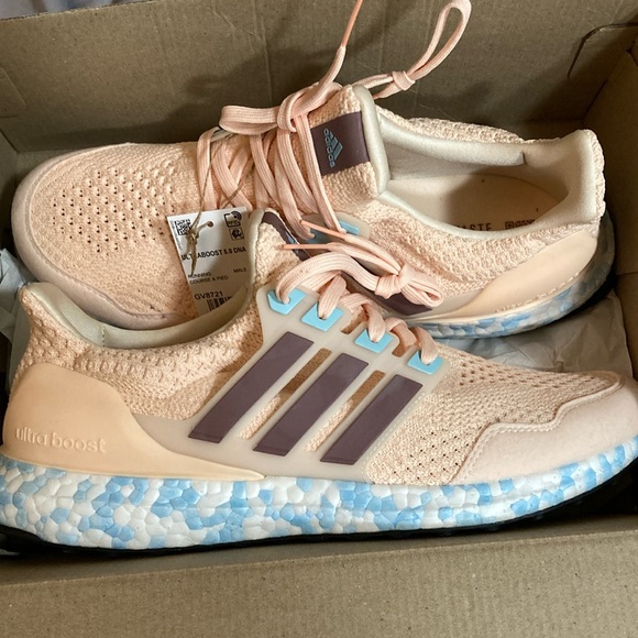 Ultraboost 5.0 DNA, Size 9.5 US - Picture 1 of 2